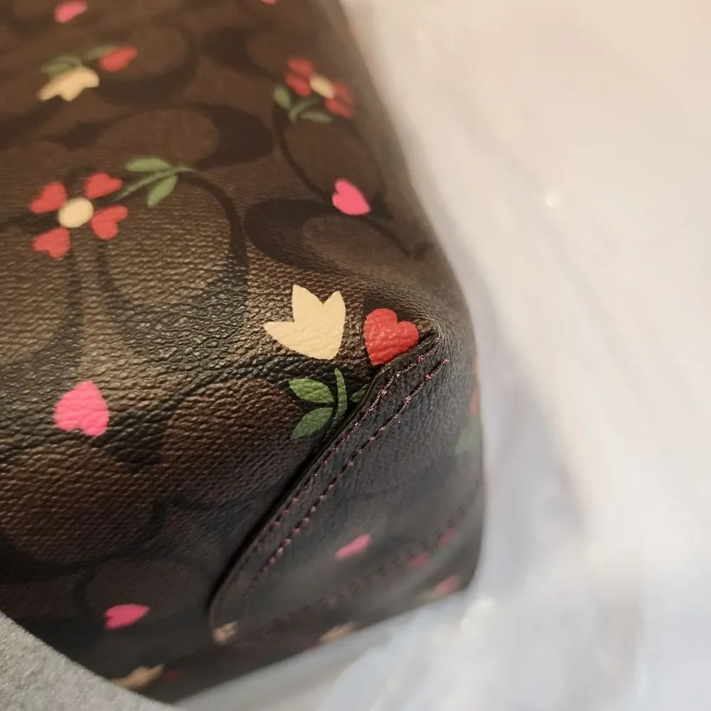 NWT C7616 COACH CITY TOTE IN SIGNATURE CANVAS WITH HEART PETAL PRINT
